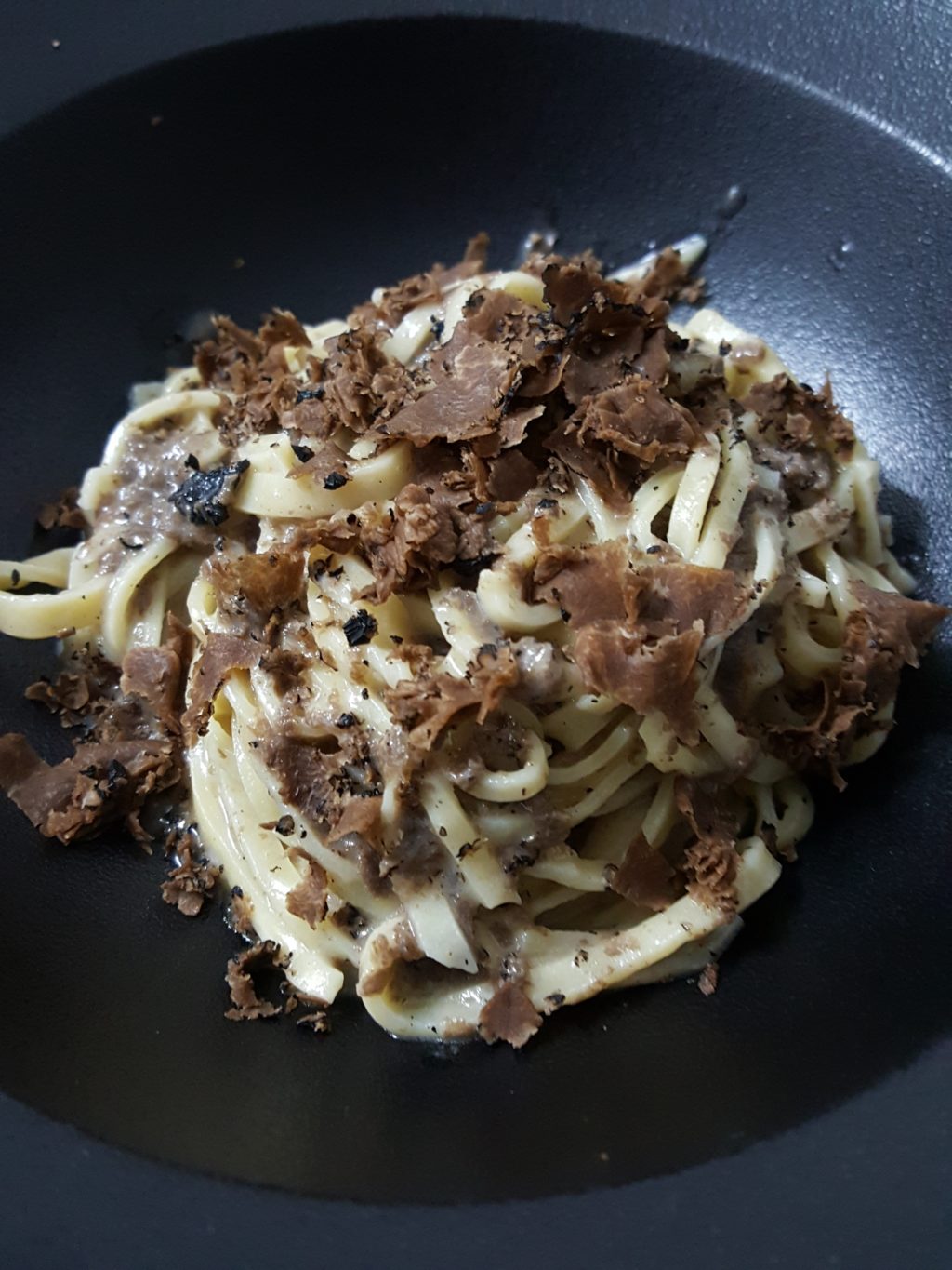 Tagliatella Tirata a Mano con Tartufo Nero Scorzone