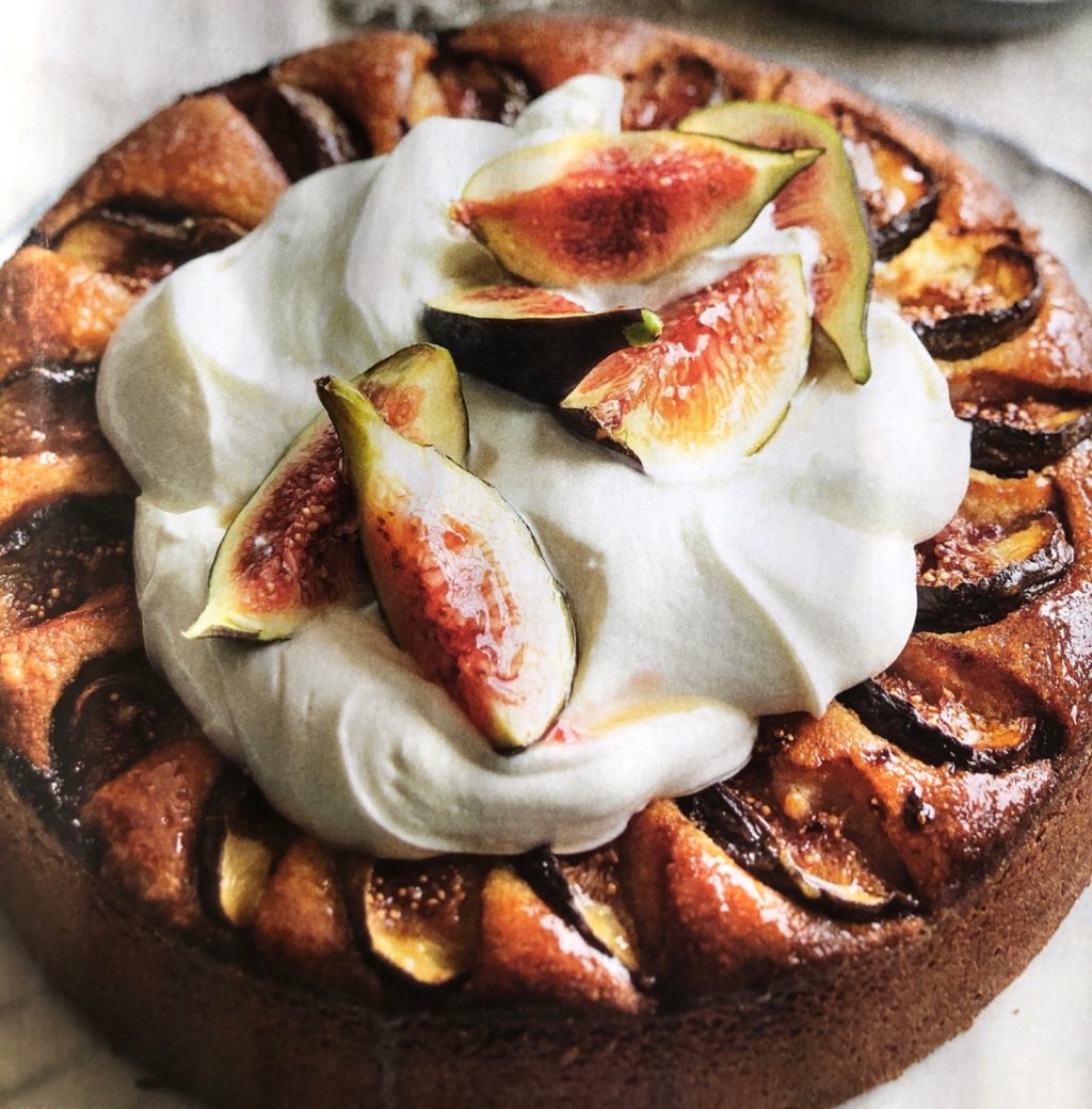 Torta di Yogurt con Fichi e Mandorle