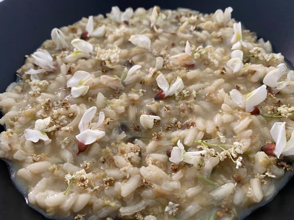 Risotto con Fiori di Acacia e Sambuco