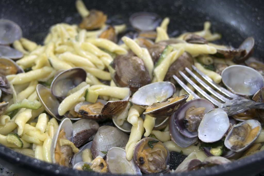 Passatelli Asciutti con Vongole e Pomodorini