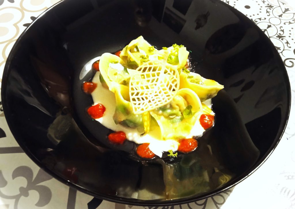 Cappelletti Paglia e Fieno con Rucola e Prosciutto su Crema di Squacquerone e Limone