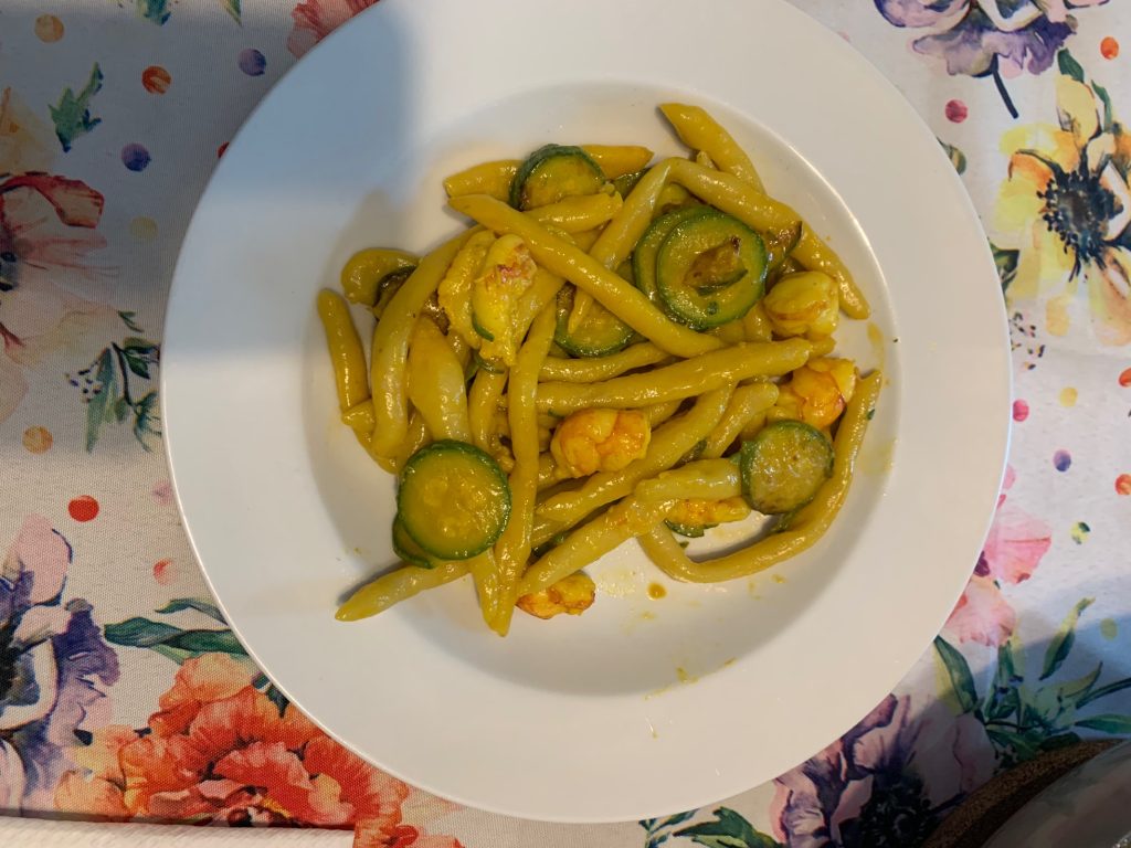 Strozzapreti Zucchine Gamberoni e Zafferano