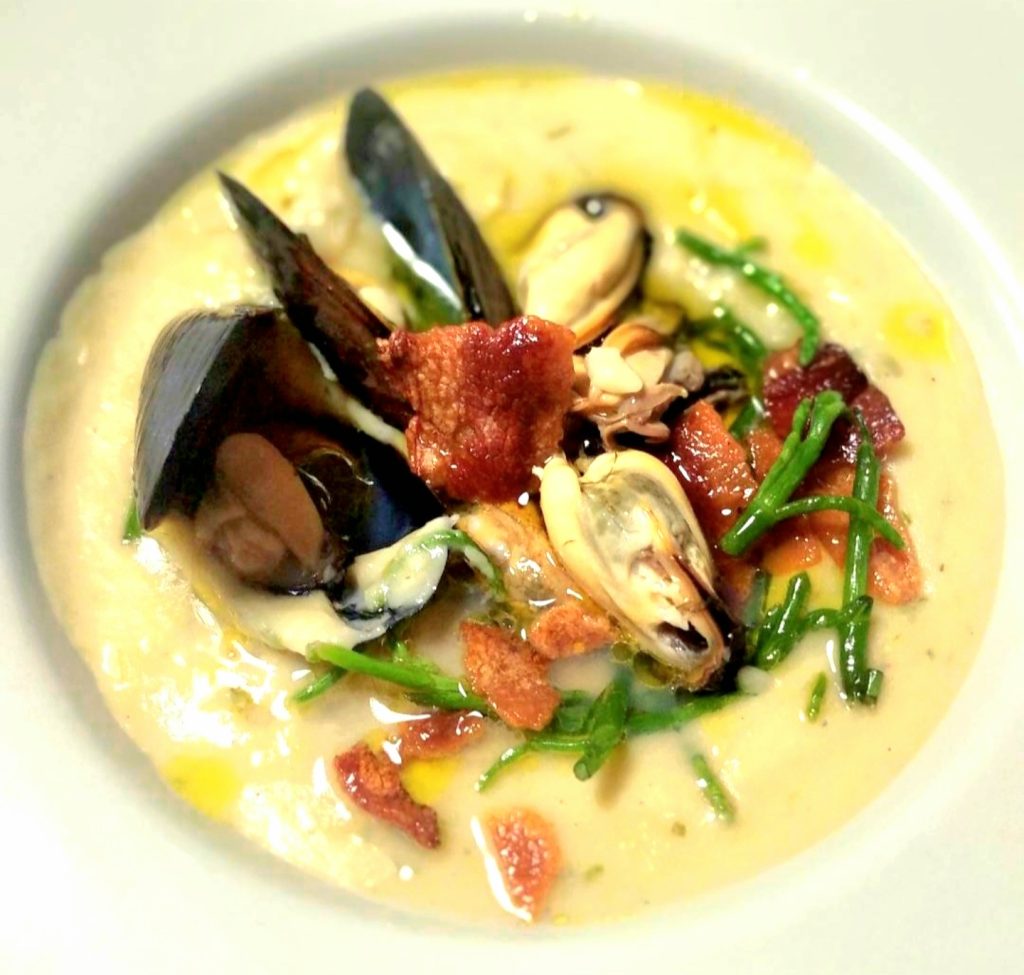 Crema di Cannellini con Moscioli di Portonovo, Salicornia e Guanciale Croccante