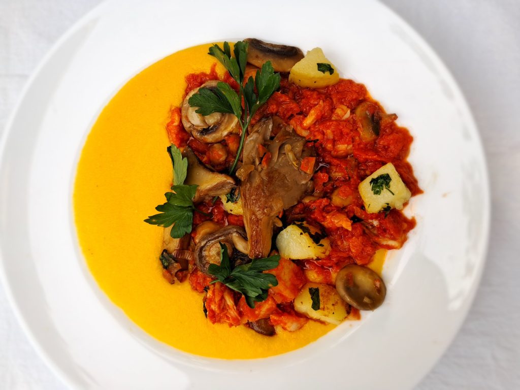 Polentina al Pecorino e Zafferano con Baccalà in Umido di Funghi e Patate Trifolate
