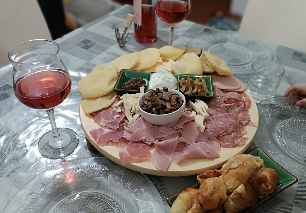 Crescentine Dette Anche Nuvole o Pida Fritta