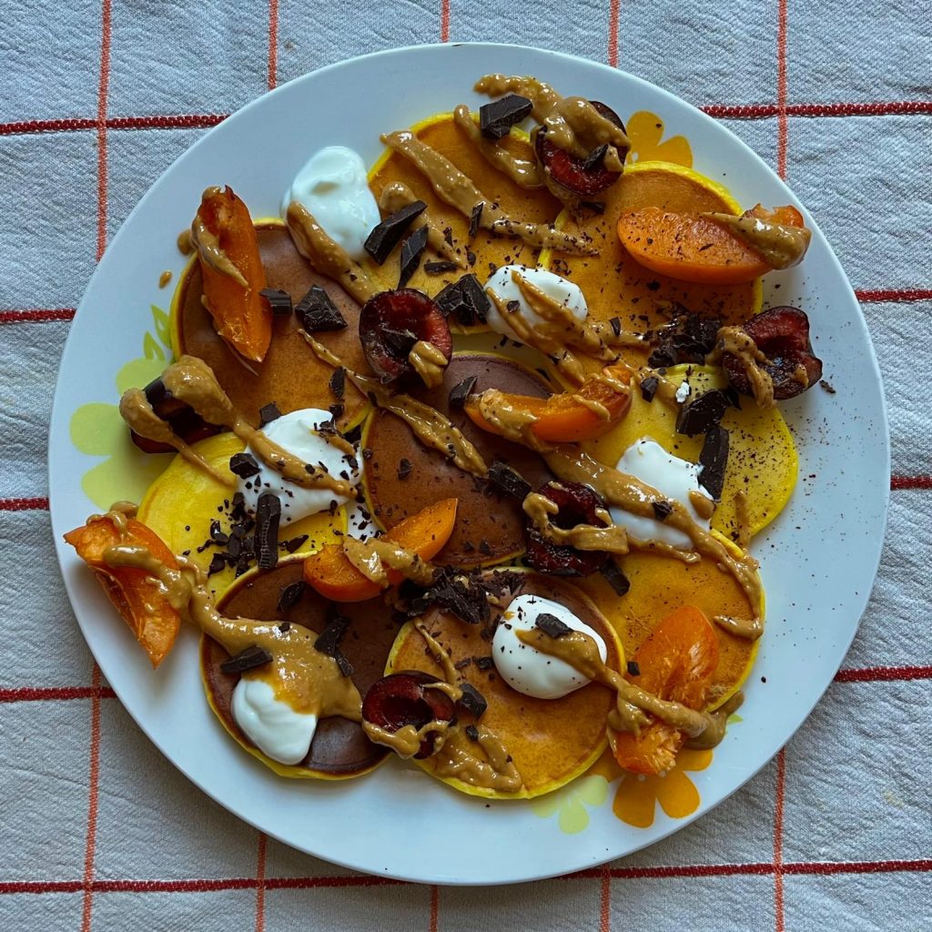 Pancake Proteici con Frutta Romagnola