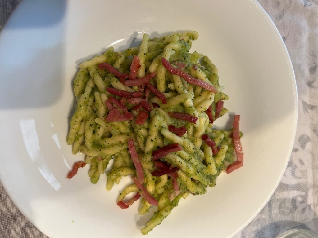 Trofie con Crema di Zucchine e Speck