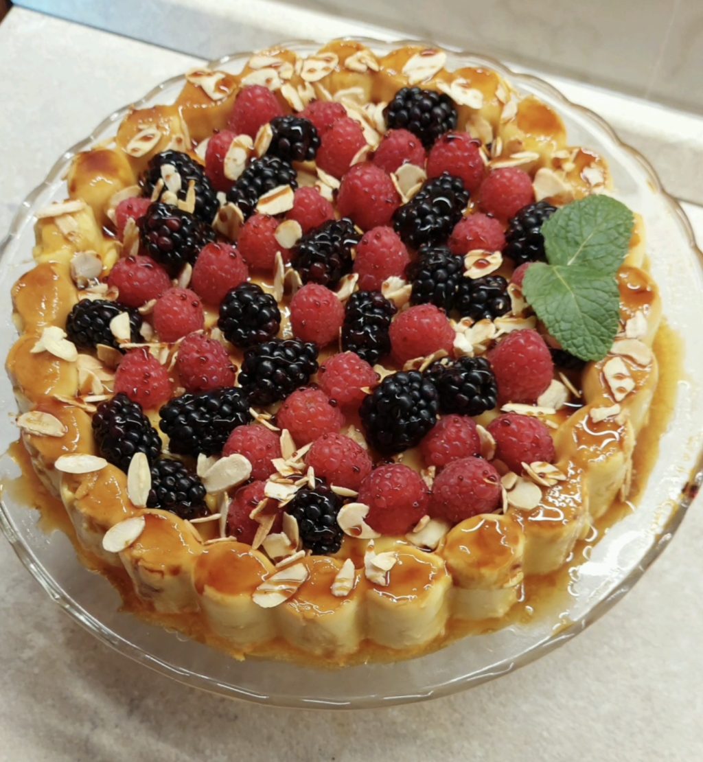 Flan alle Mandorle con Frutti di Bosco e Caramello