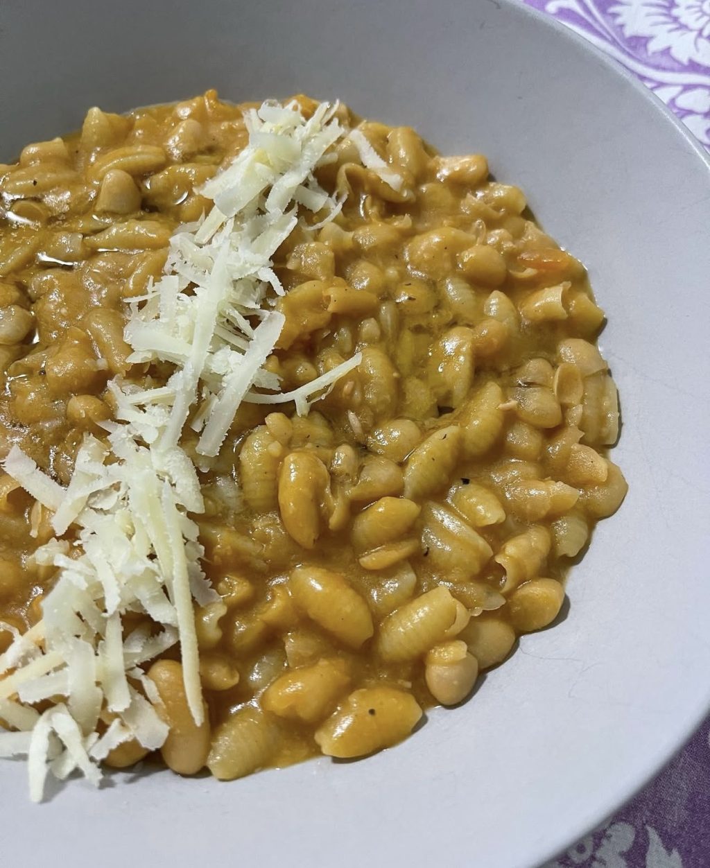 Zuppa di Fagioli Cannellini con Pastina e Formaggio di Fossa