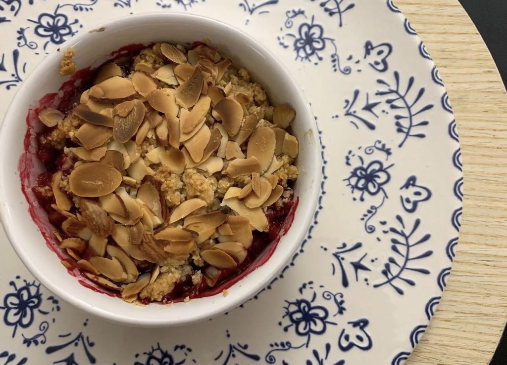 Crumble con Lamponi e Cioccolato Fondente