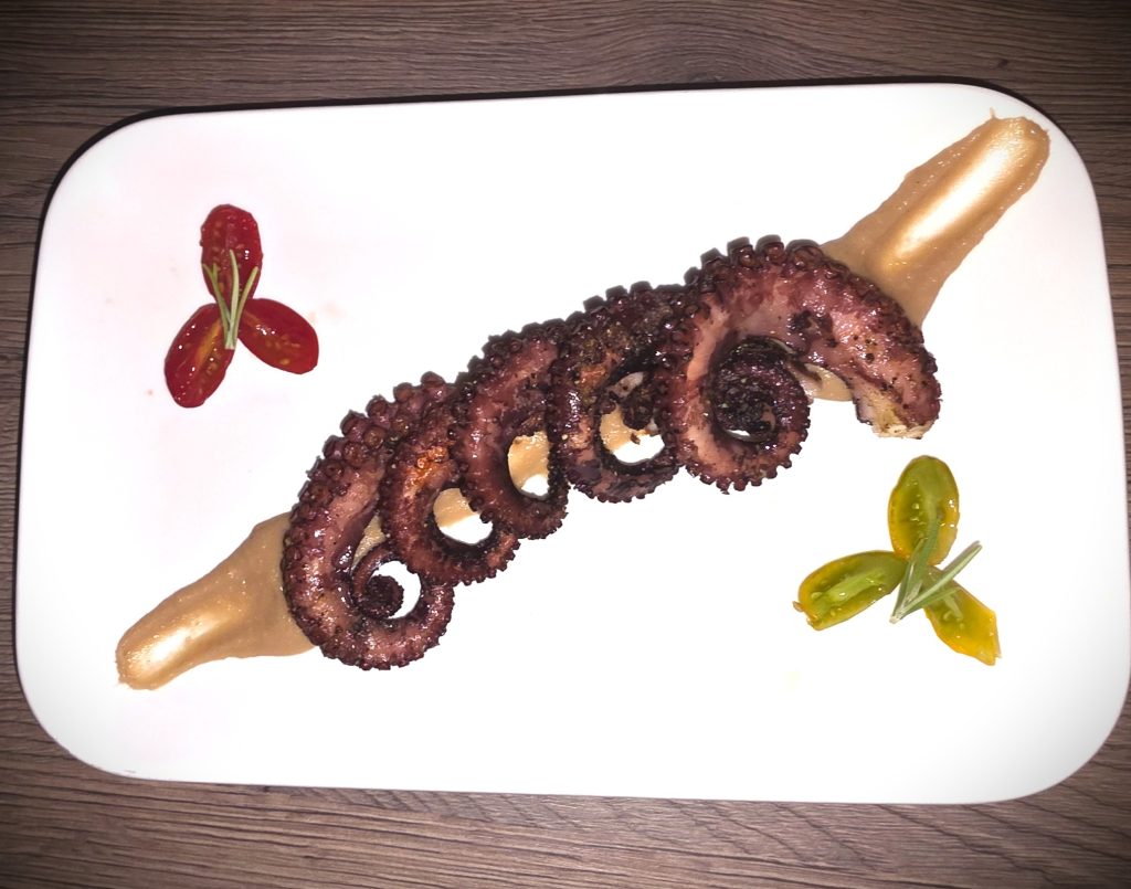 Polpo su Vellutata di Ceci