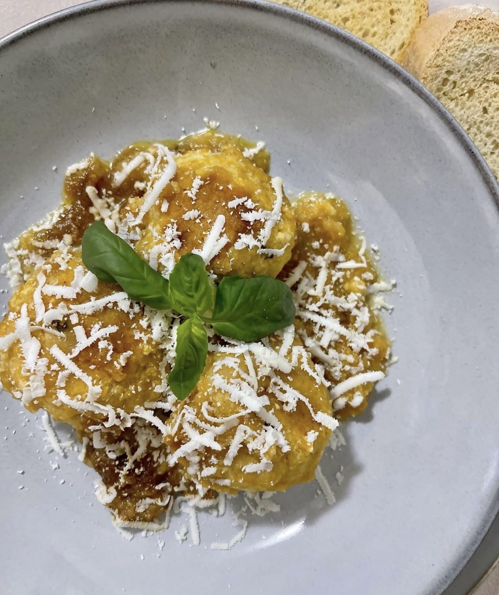 Polpette di Ricotta e Basilico con Sugo di Datterini Gialli